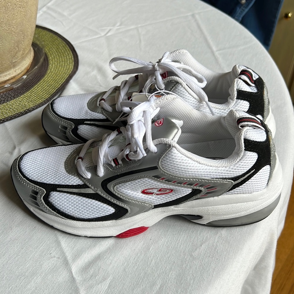 Champion tennis shoes size 9 men’s